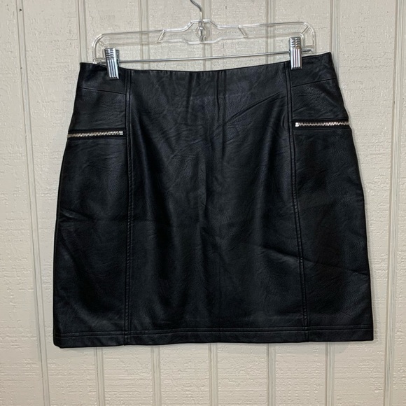 Topshop leather skirt, size 10. New with tags. - Picture 3 of 3